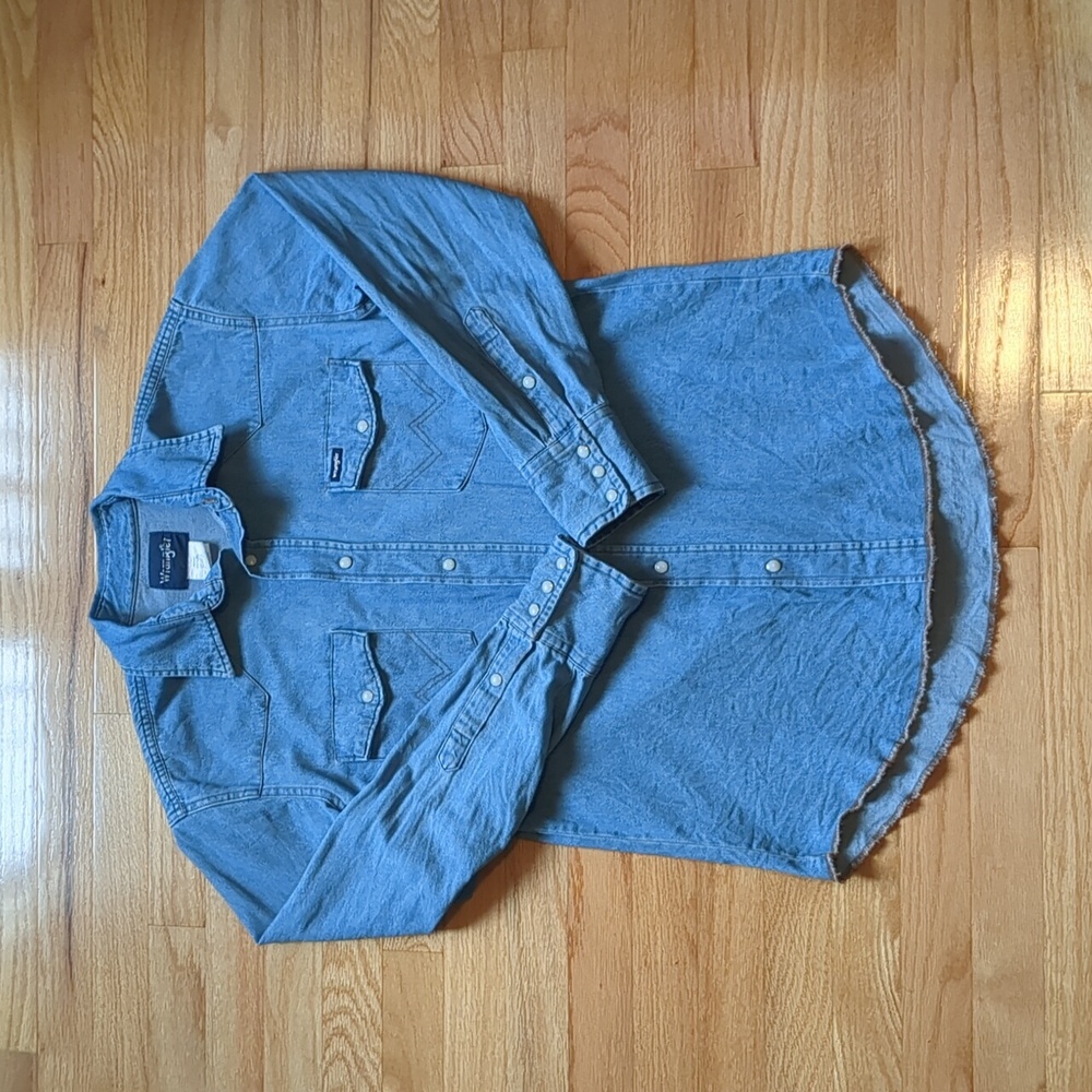 Wrangler Medium Blue Denim Western Snap-Front Shirt